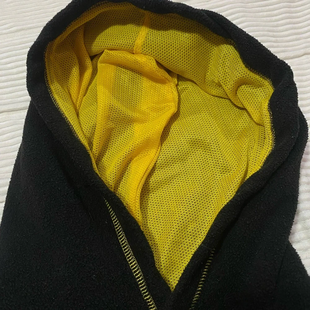 Vintage Winnie The Pooh Disney “Tigger” Sweat Shirt, Hood Is Jersey Material - Picture 3 of 3